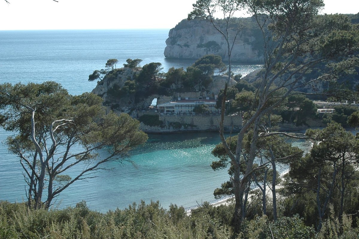 La playa de Cala Galdana vista desde el mirador des Riu
