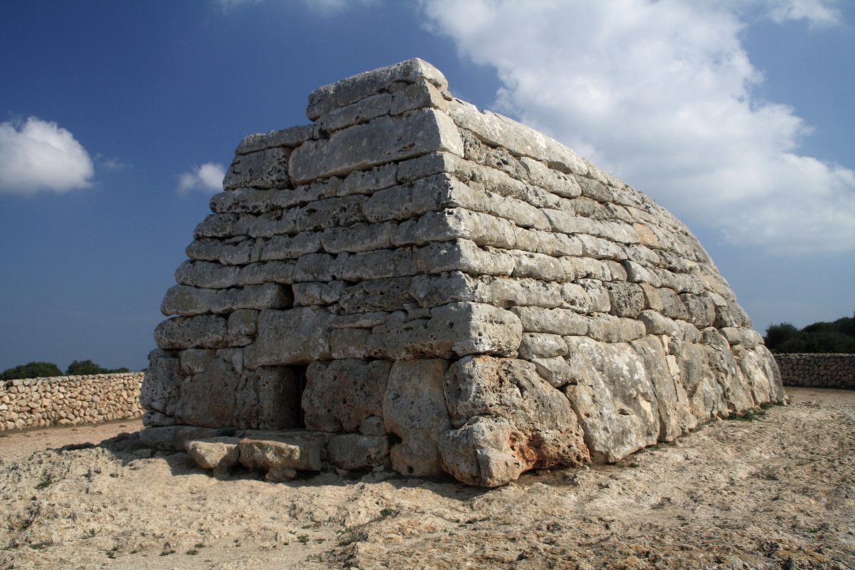 La Naveta des Tudons, monumento talayótico de Menorca