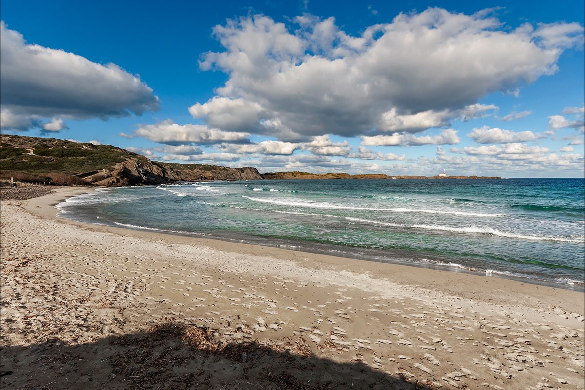 La playa virgen de Platja d'en Tortuga, en la costa norte