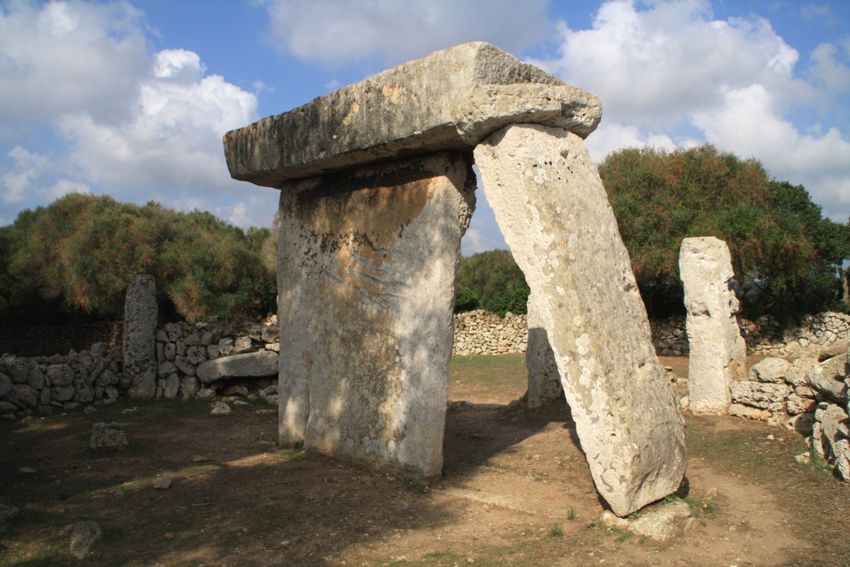La taula del poblado talayótico de Talatí de Dalt